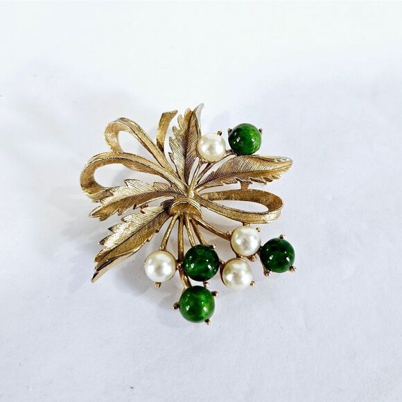 Sarah Coventry Vintage Signed 60s Gold Tone Spring Bouquet Jade Pearl Pin Brooch - Picture 2 of 9